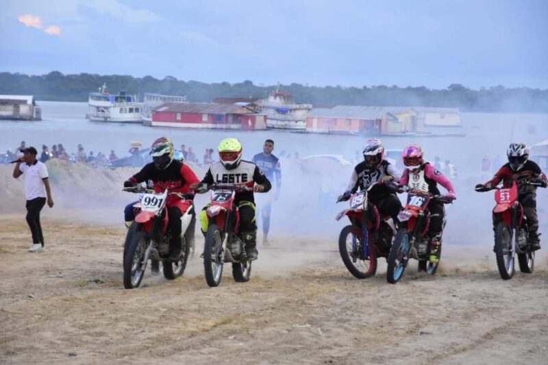 Torneio de motocross com apoio da Prefeitura volta agitar a Praia da Ponta  Branca - Prefeitura Municipal de Tefé