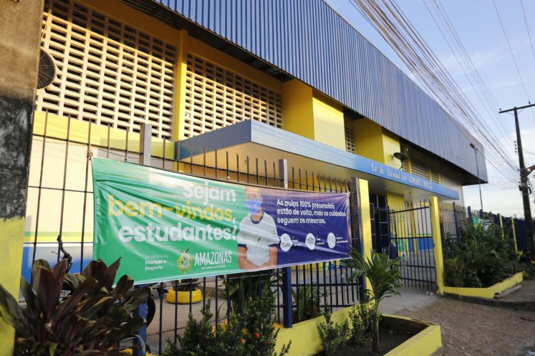 Governo do AM entrega escola revitalizada em Tefé, a 15ª unidade estadual recuperada no Governo do AM entrega escola revitalizada em Tefé, a 15ª unidade estadual recuperada no