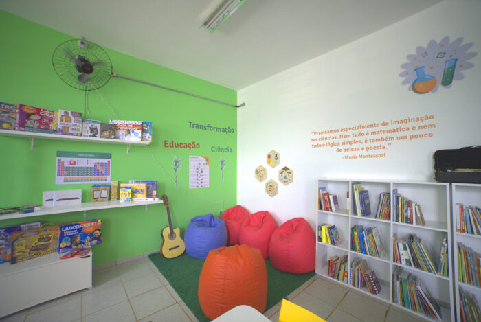 O projeto também oferece capacitação docente